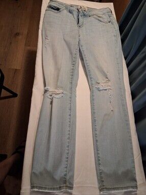 BOGO DENIM-Universal Threads Light Wash Distressed Women’s Jeans